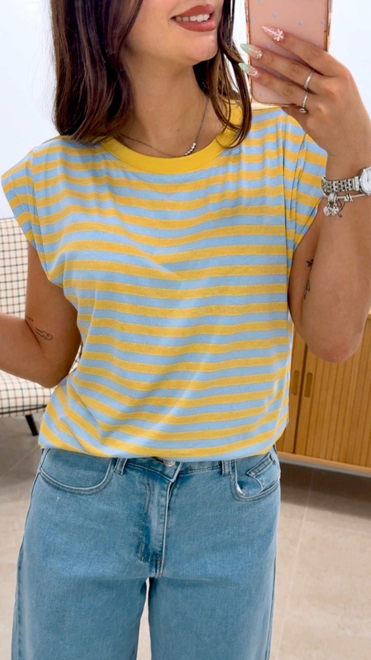 CAMISETA HOMBRERAS LÍNEAS