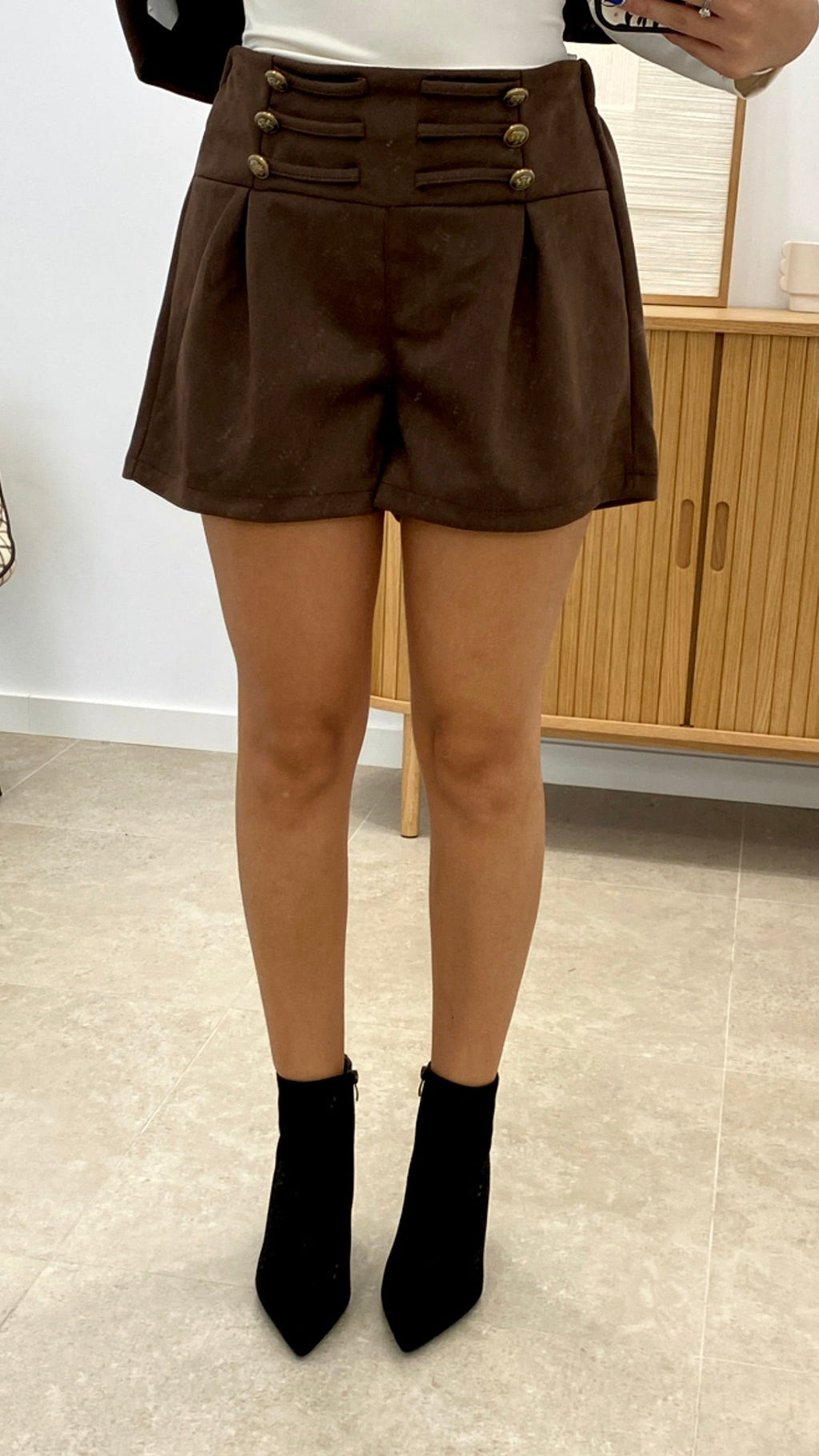 CONJUNTO CHALECO Y SHORT BOTONES