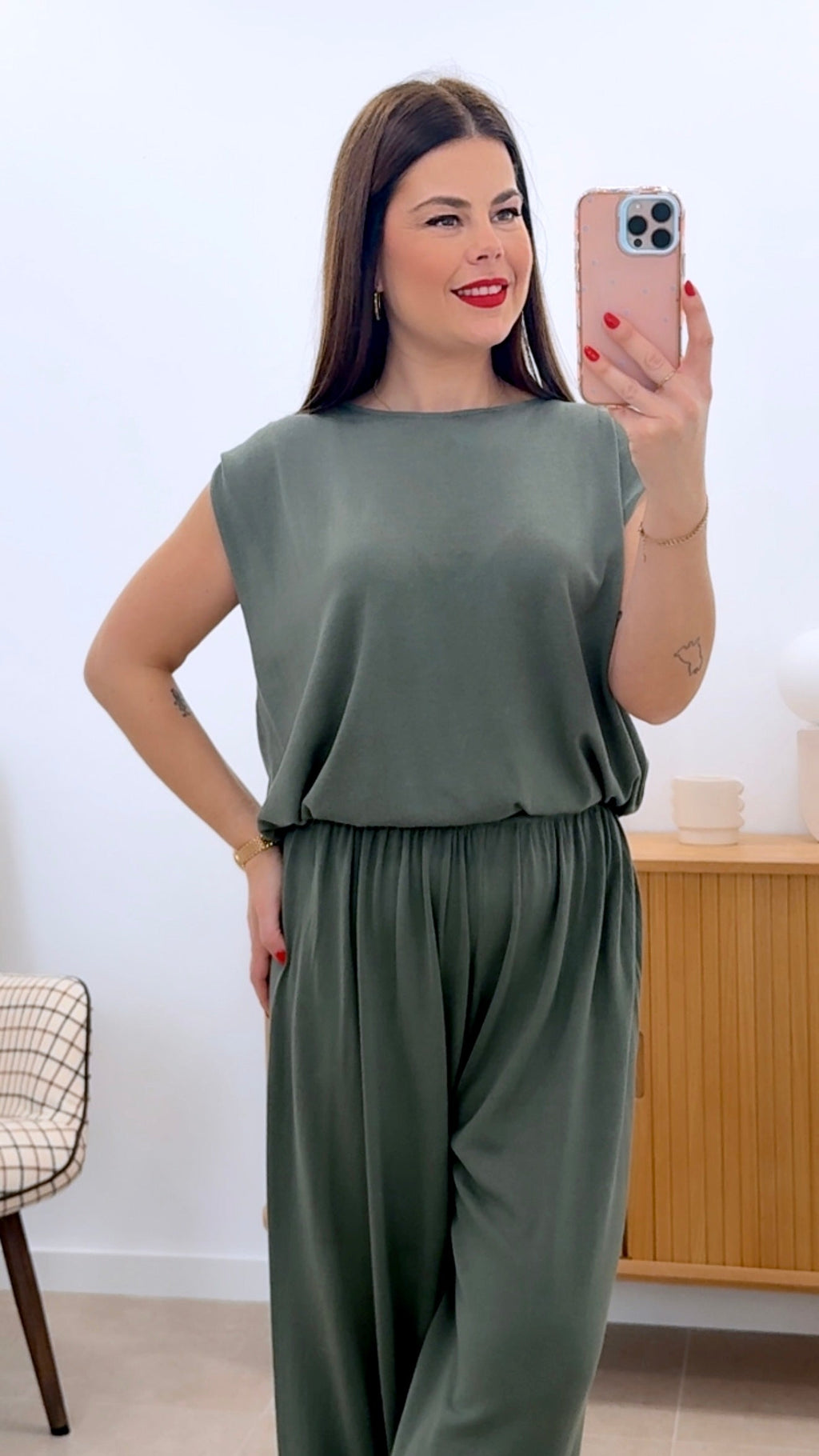CONJUNTO DE CAMISETA Y PANTALÓN ENGOMADOS