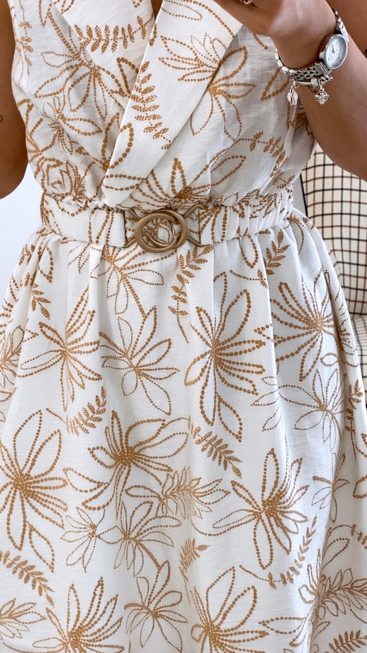 VESTIDO ESCOTE CRUZADO CON CINTURÓN ENGOMADO