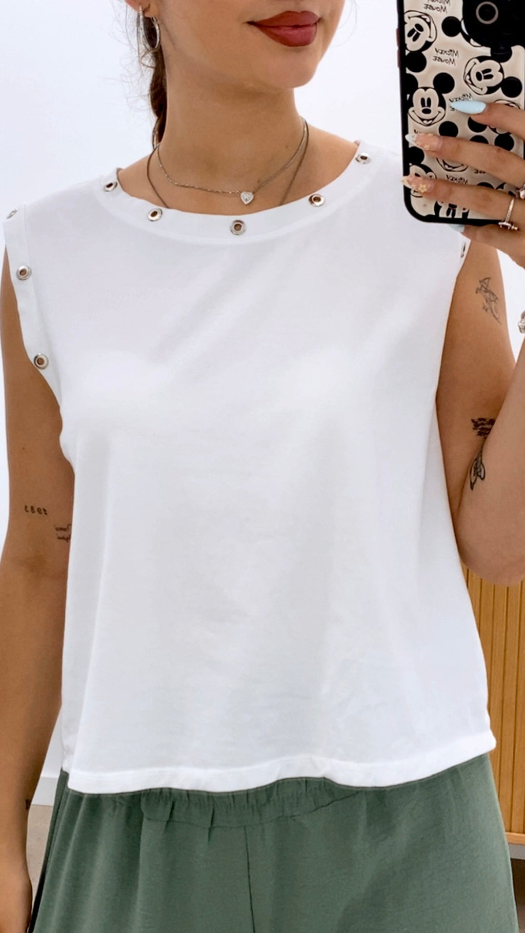 CAMISETA CHAPAS PERFORADAS