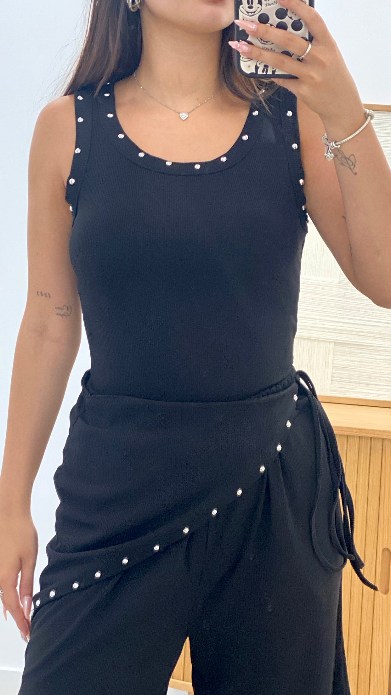 CONJUNTO CAMISETA Y PANTALÓN CON PAÑUELO TACHAS