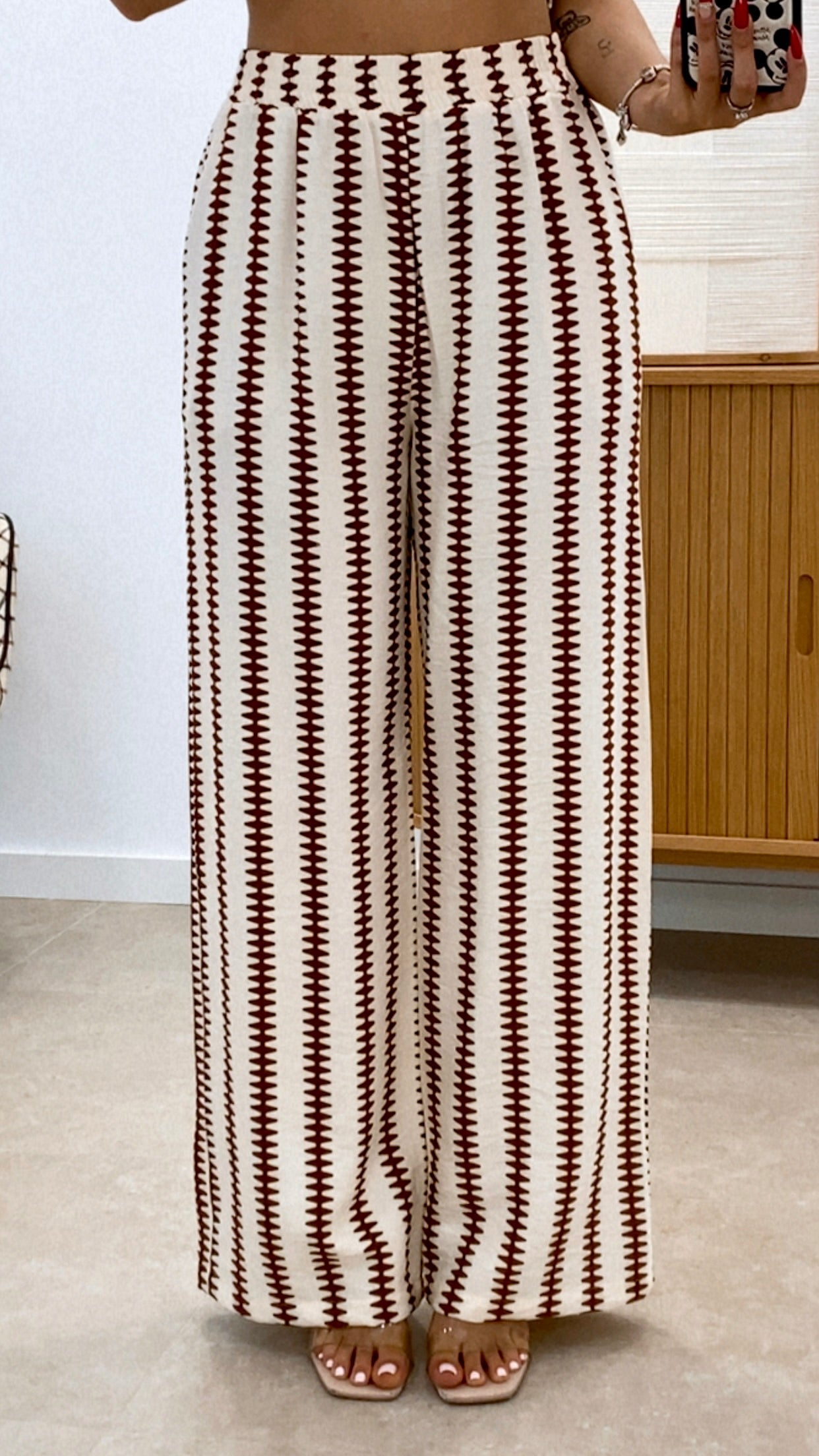 CONJUNTO DE CAMISA SIN MANGAS Y PANTALÓN ESTAMPADOS MARRÓN