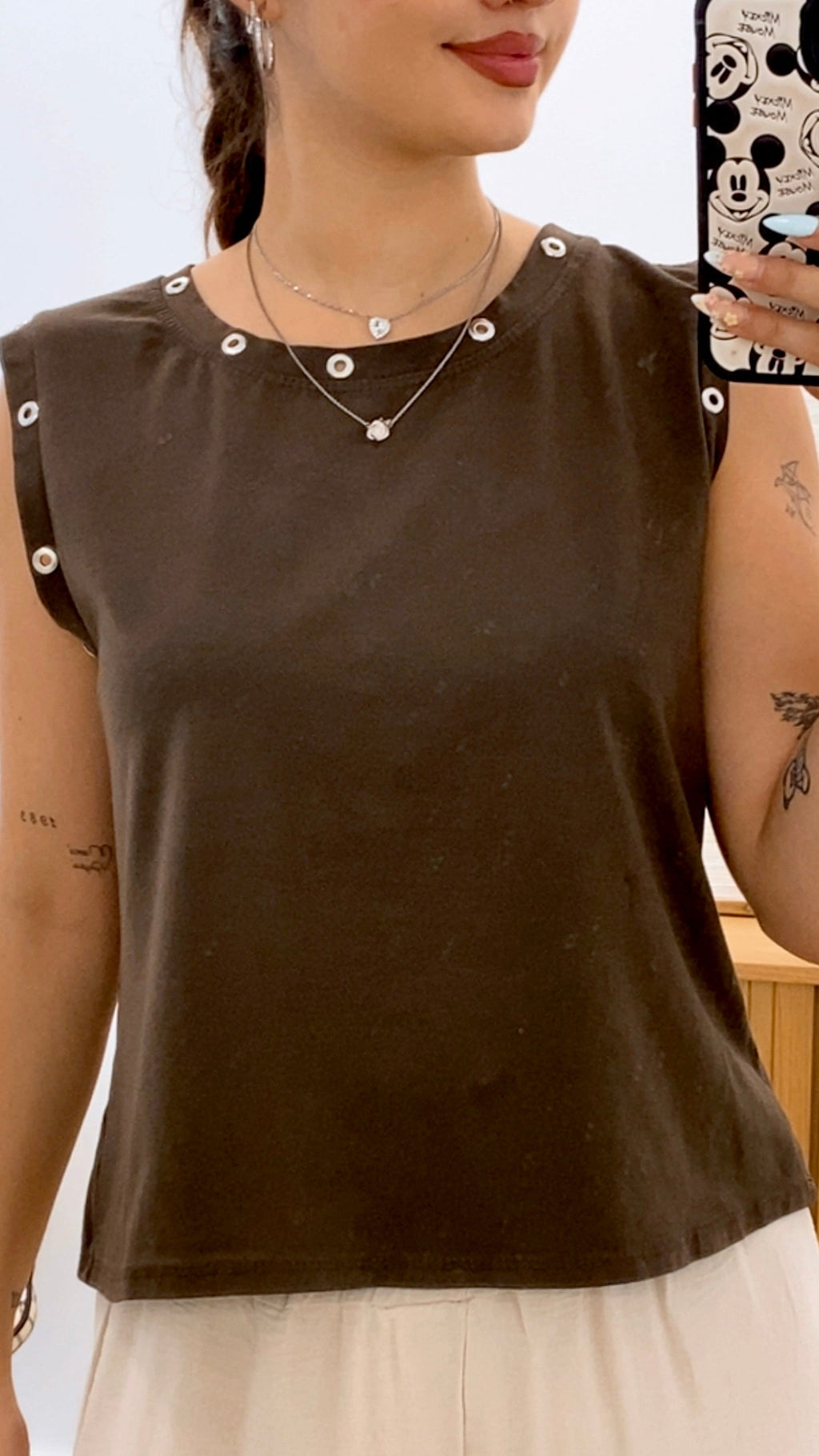CAMISETA CHAPAS PERFORADAS