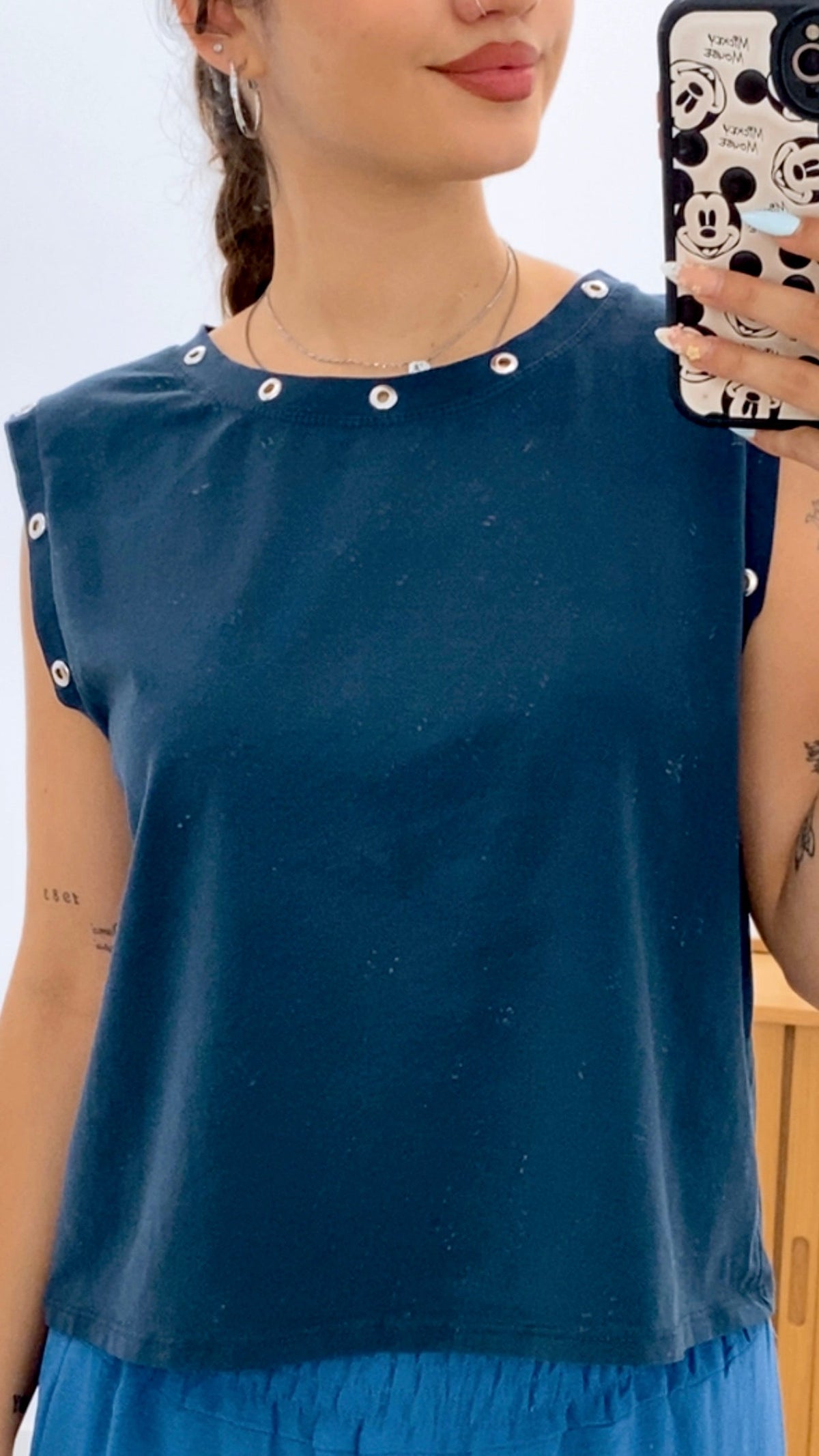 CAMISETA CHAPAS PERFORADAS