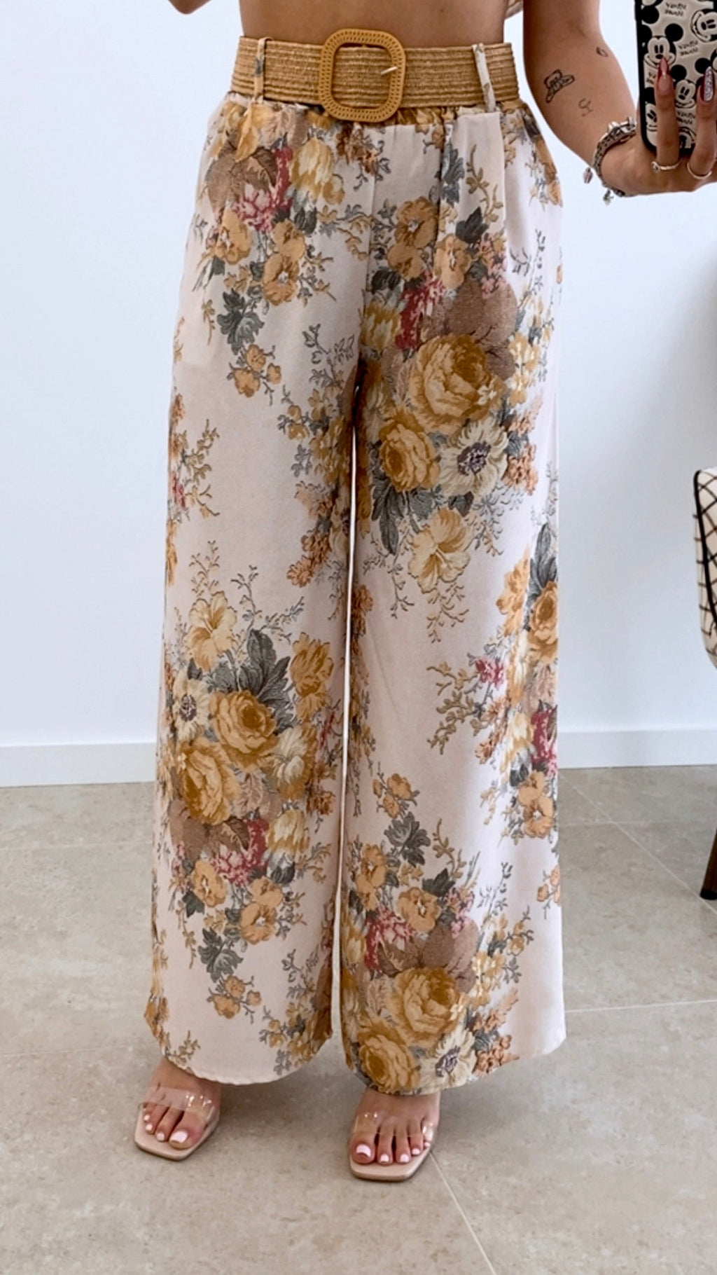 PANTALÓN FLORAL CON CINTURÓN RAFIA