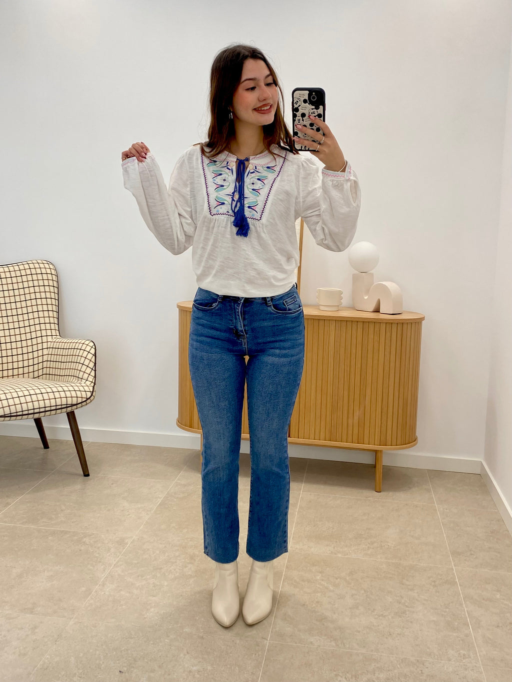 BLUSA BORDADA AZUL Y ROSA