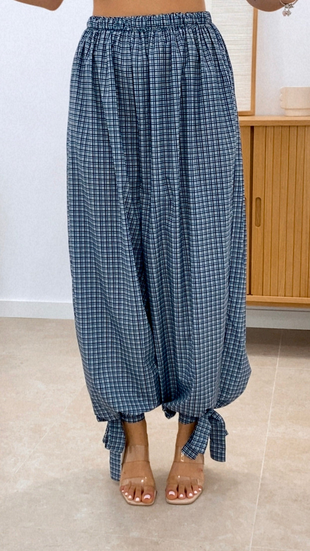 PANTALÓN BAJO LAZO CUADRITOS