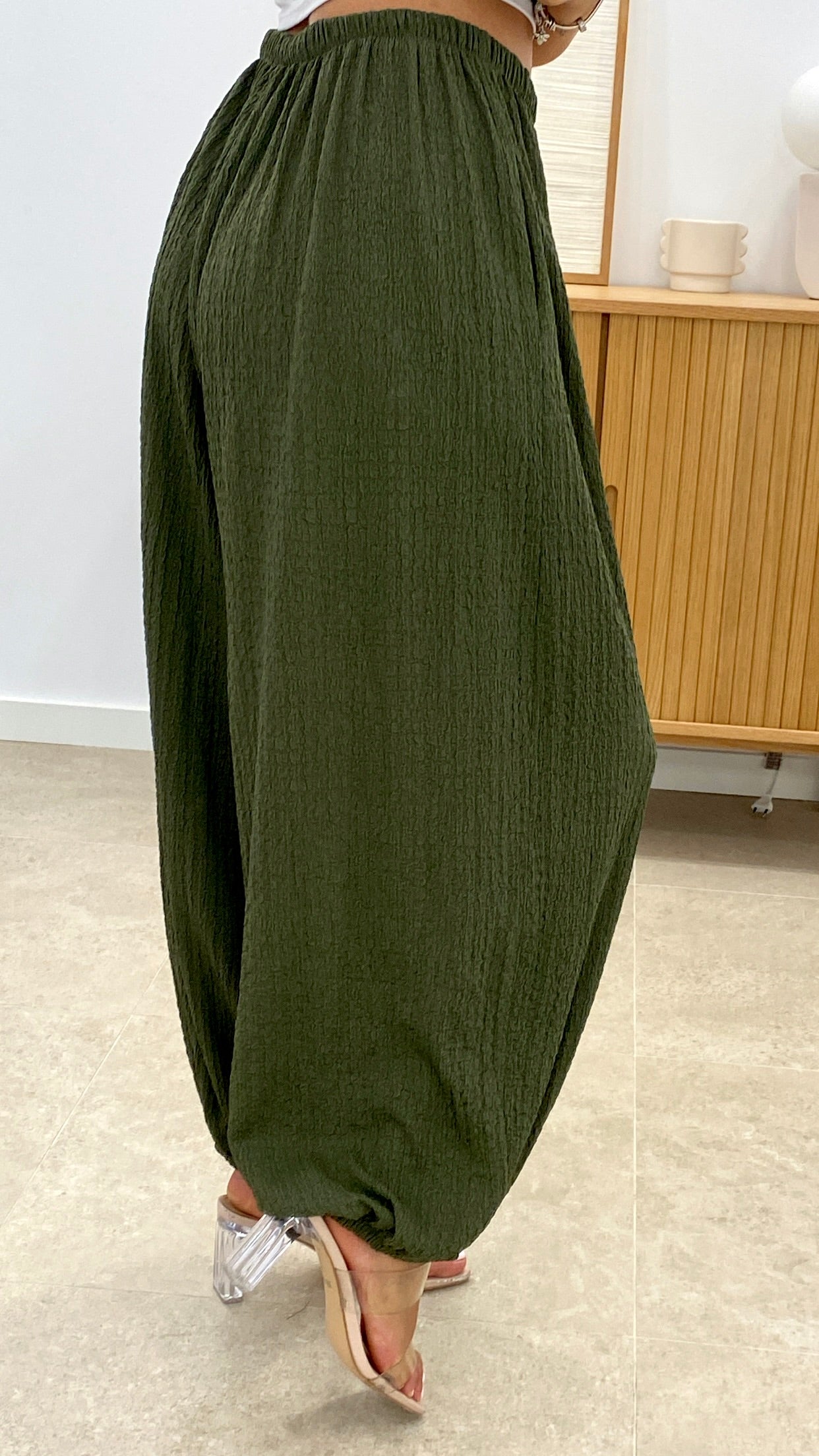 CONJUNTO CHALECO CRUZADO Y PANTALÓN BOMBACHO  CREPÉ