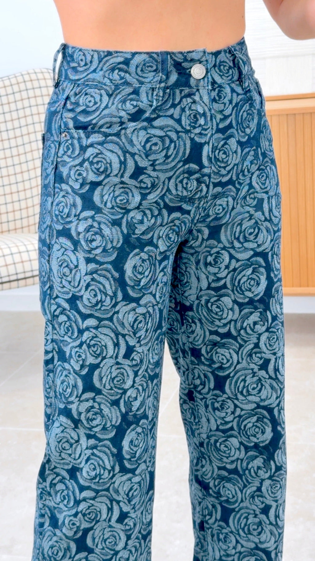 PANTALÓN DENIM ROSAS