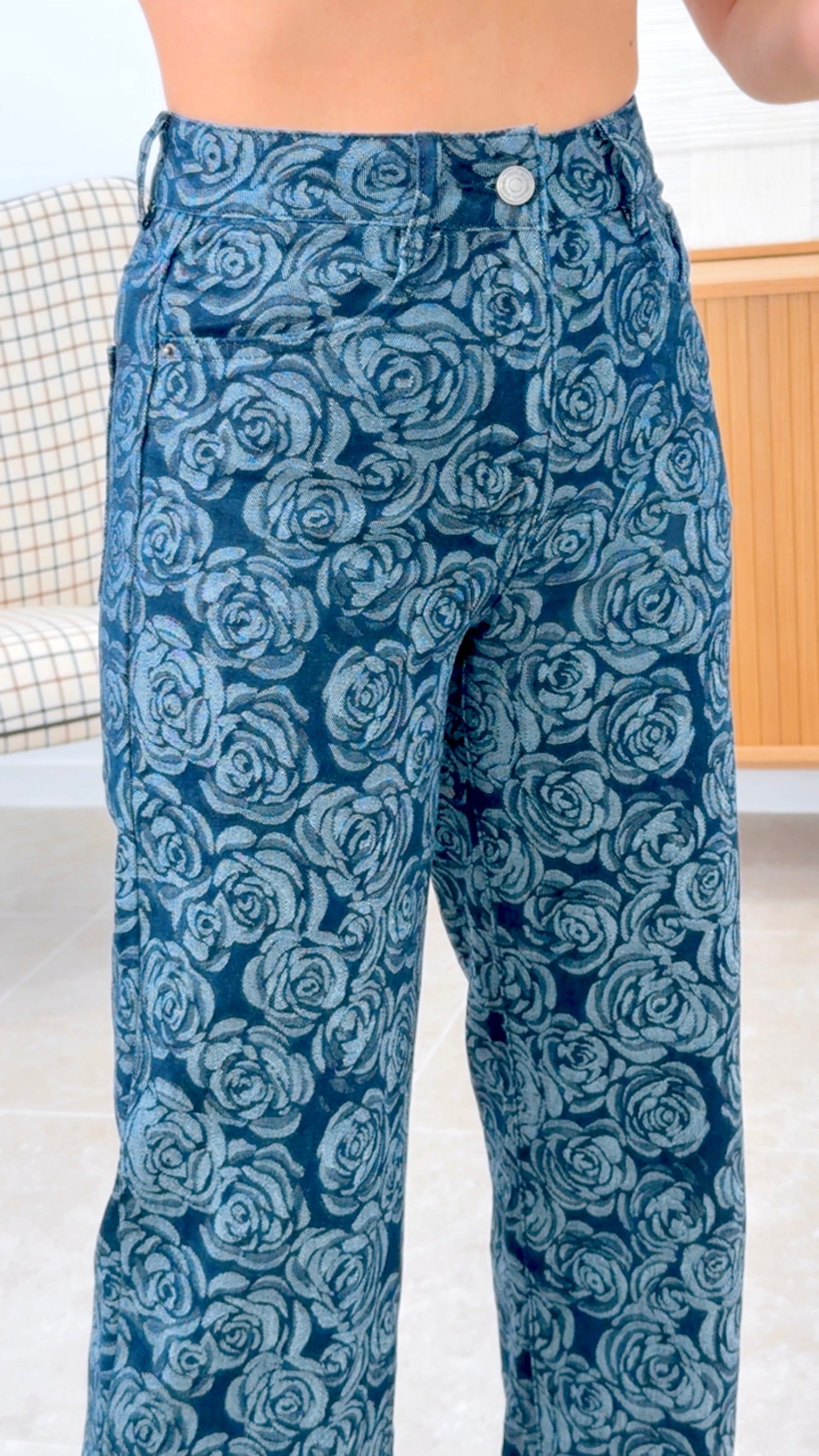 PANTALÓN DENIM ROSAS