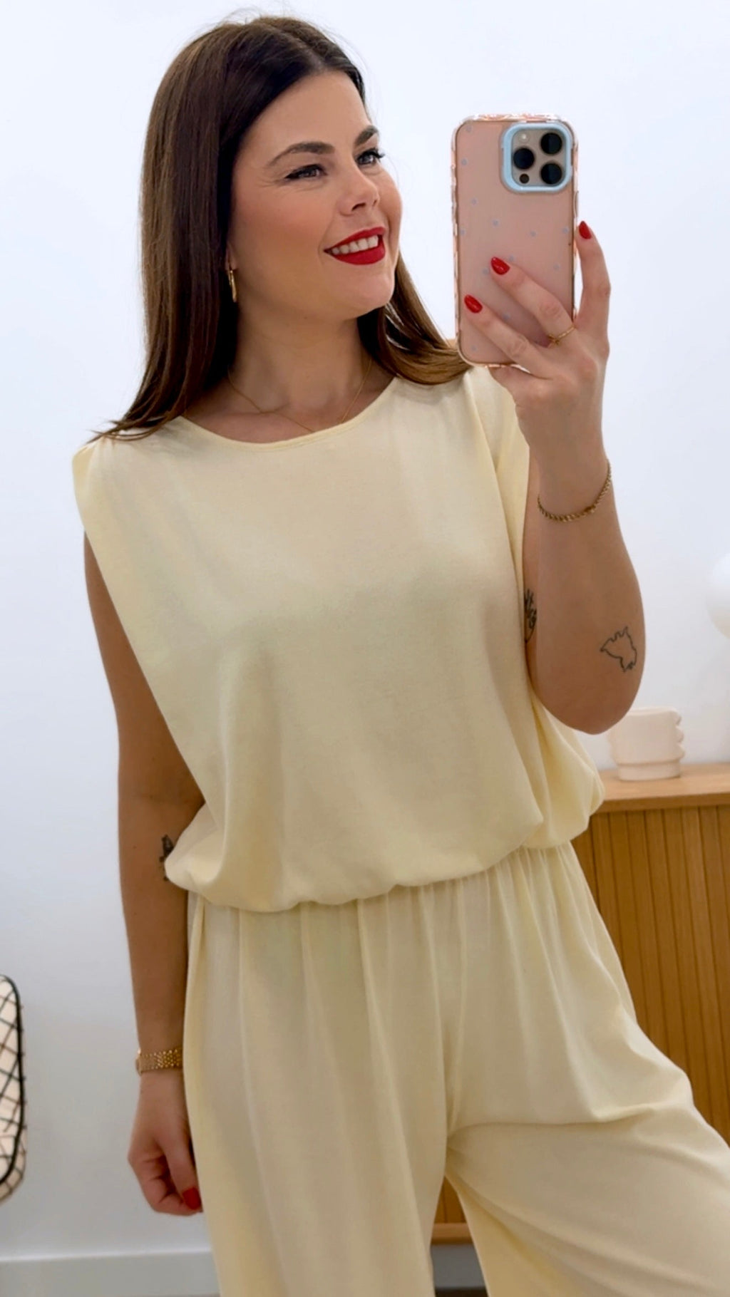 CONJUNTO DE CAMISETA Y PANTALÓN ENGOMADOS