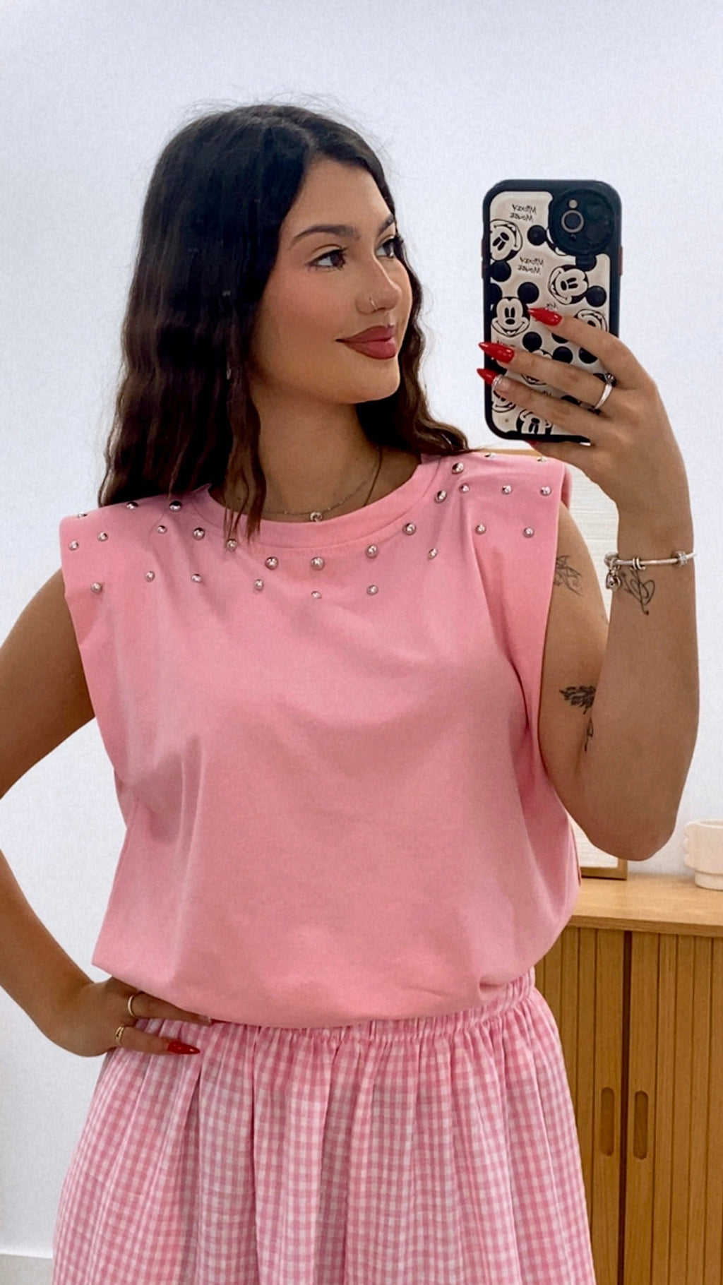 CAMISETA HOMBRERAS Y TACHAS