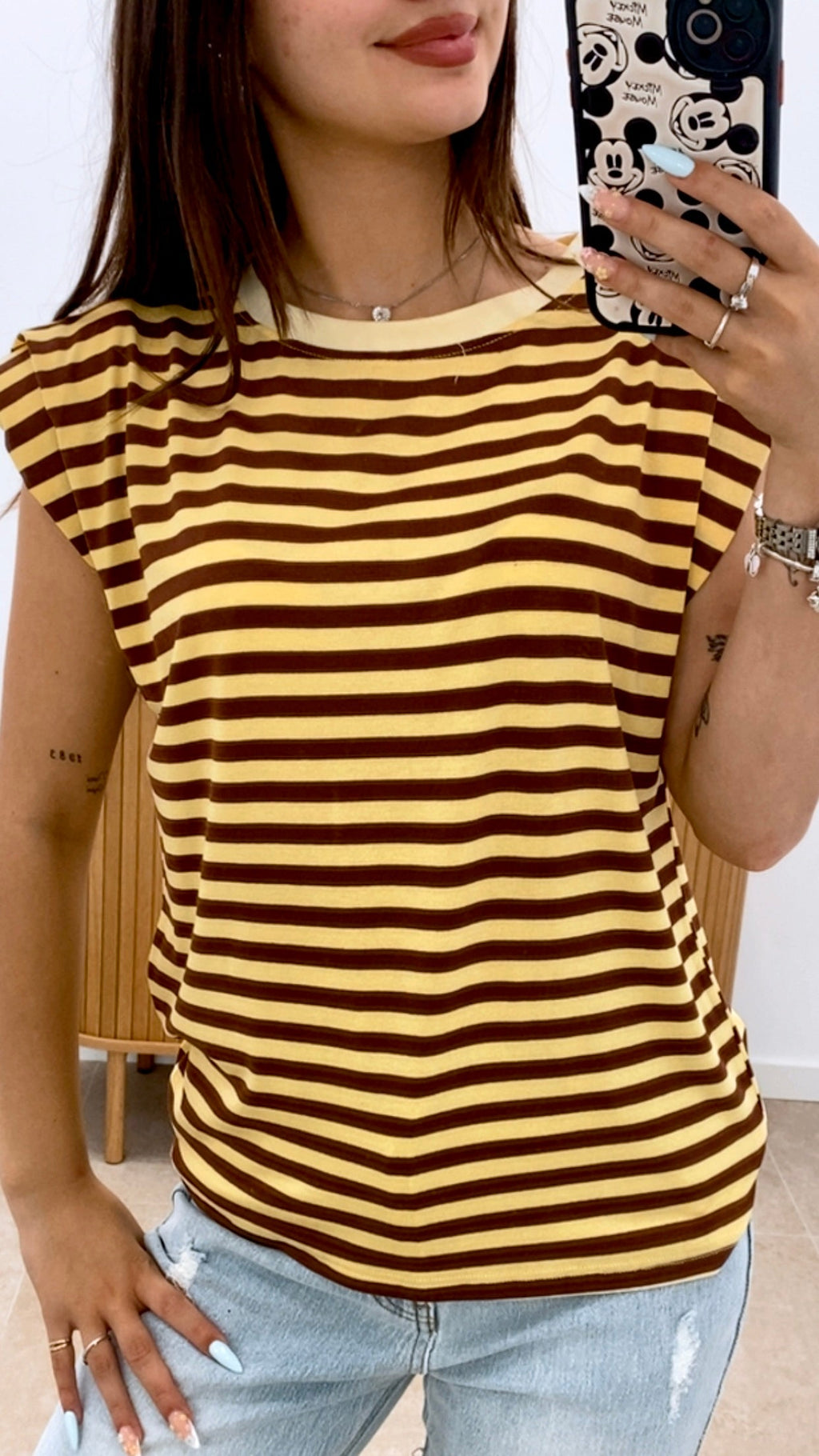 CAMISETA HOMBRERAS LÍNEAS