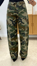 PANTALÓN CAMUFLADO CON CINTURA PLEGADA