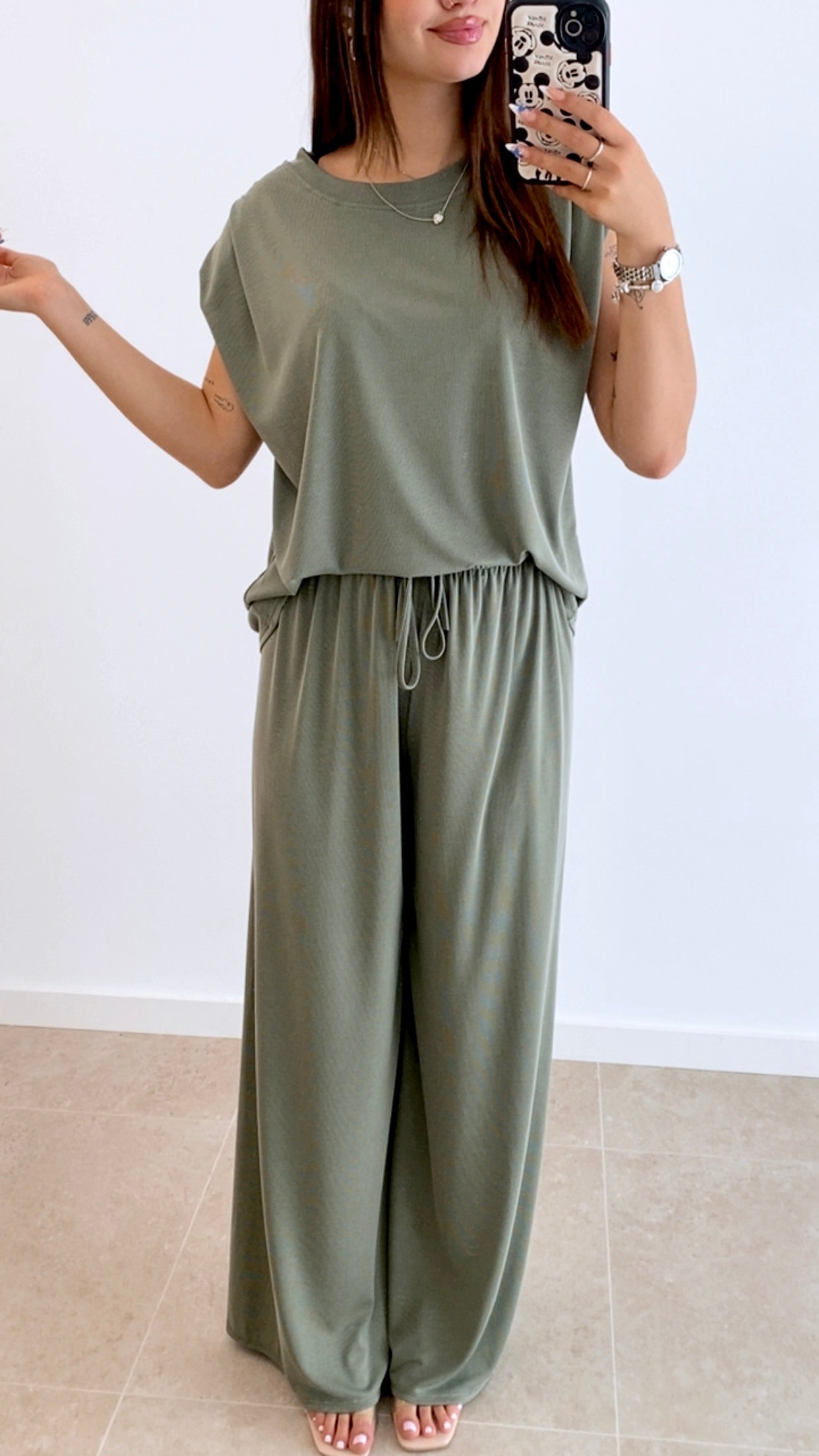 CONJUNTO CAMISETA HOMBRERAS + PANTALÓN