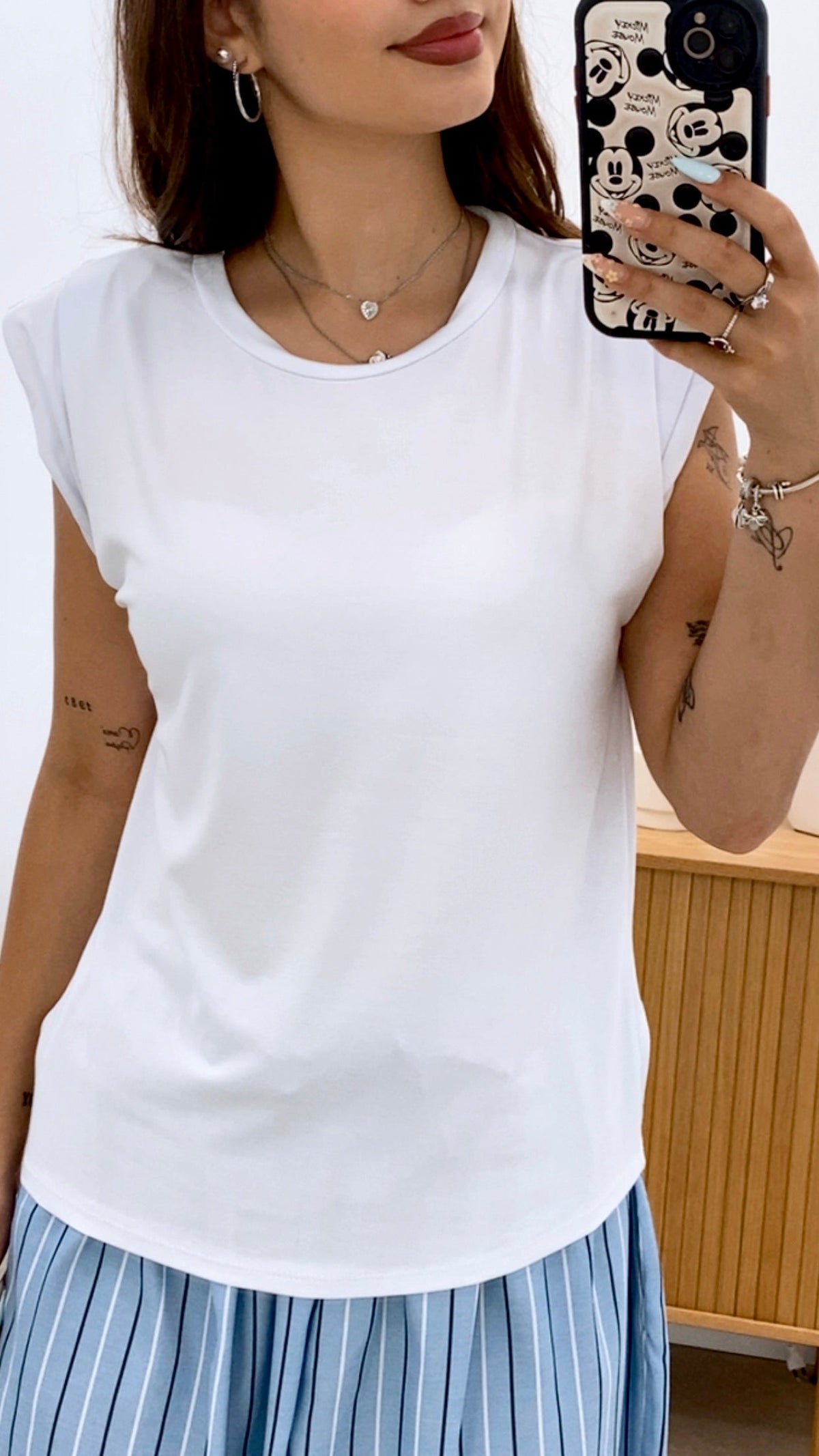 CAMISETA LISA HOMBRERAS