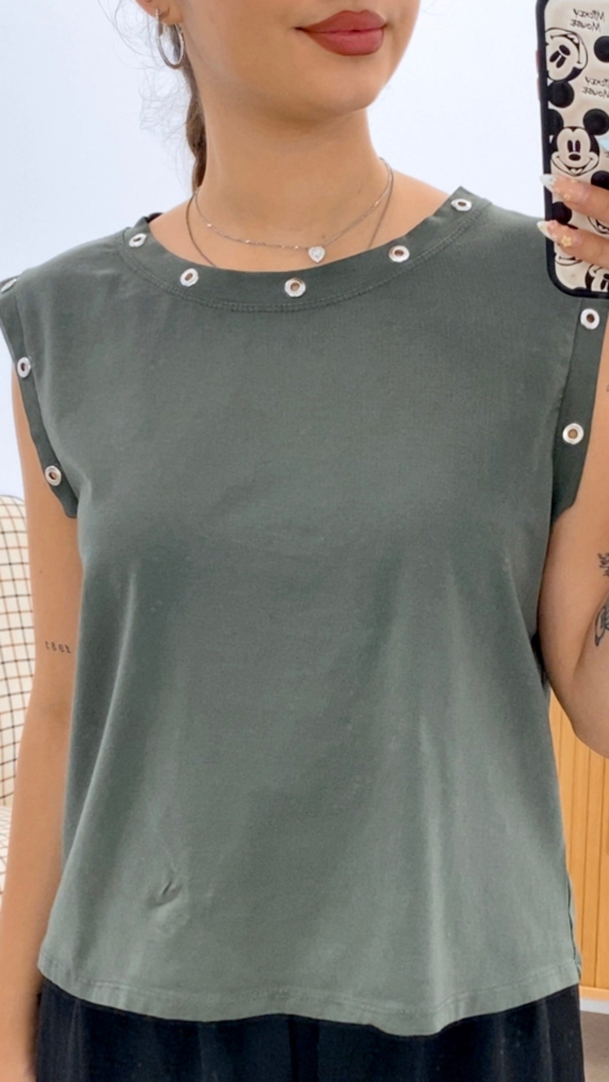CAMISETA CHAPAS PERFORADAS