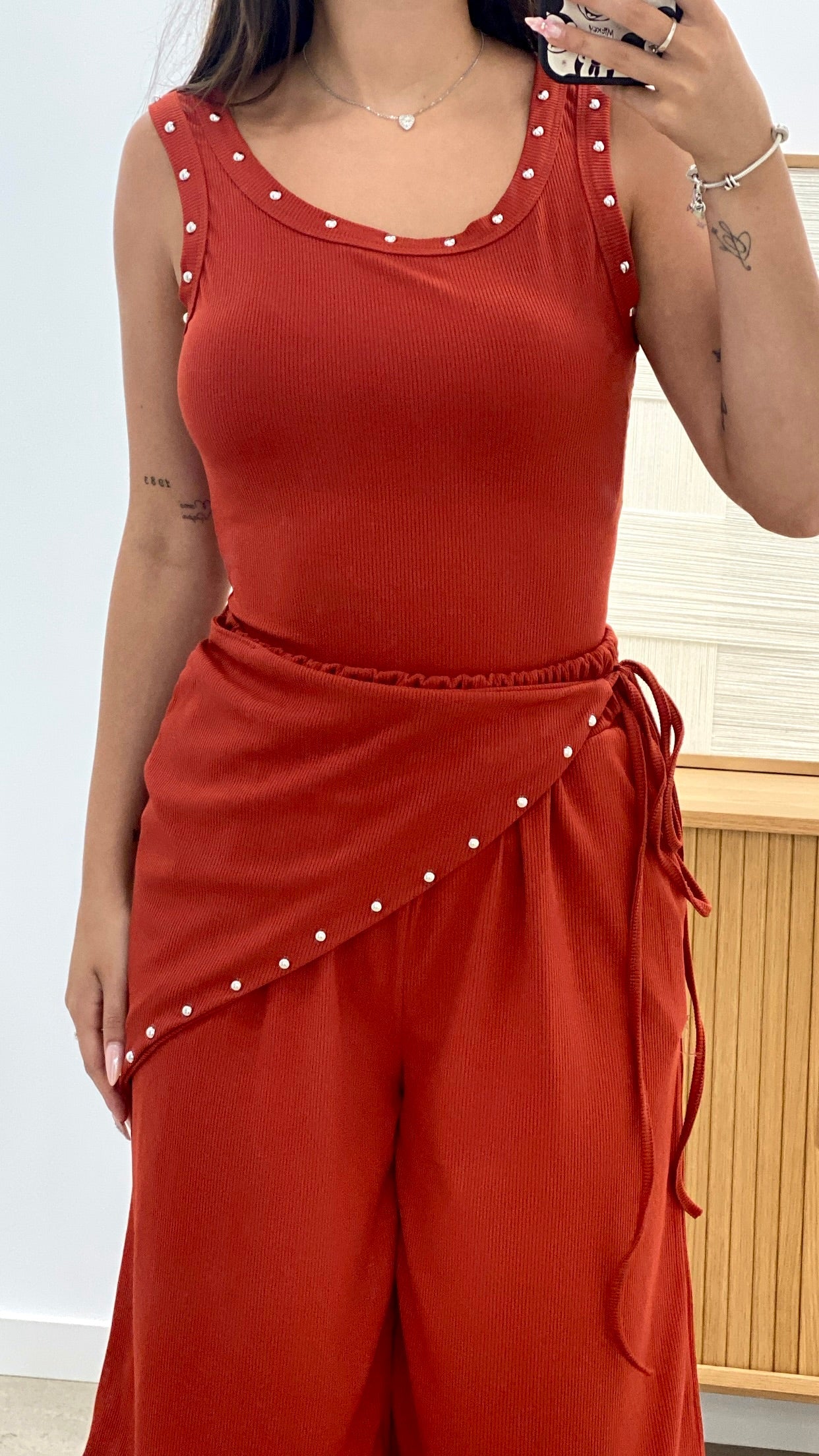 CONJUNTO CAMISETA Y PANTALÓN CON PAÑUELO TACHAS
