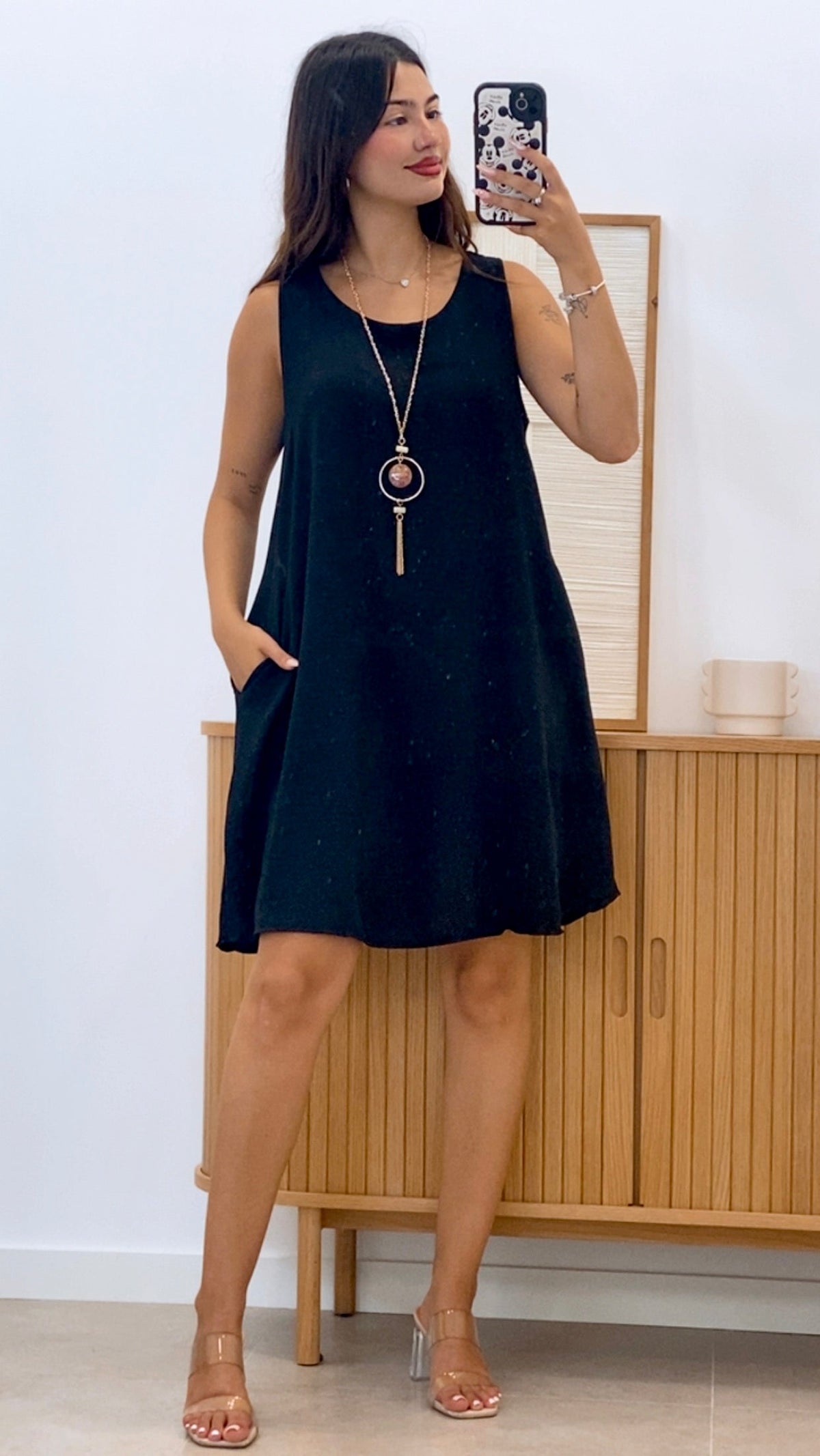 VESTIDO CORTO SIN MANGAS CON COLLAR