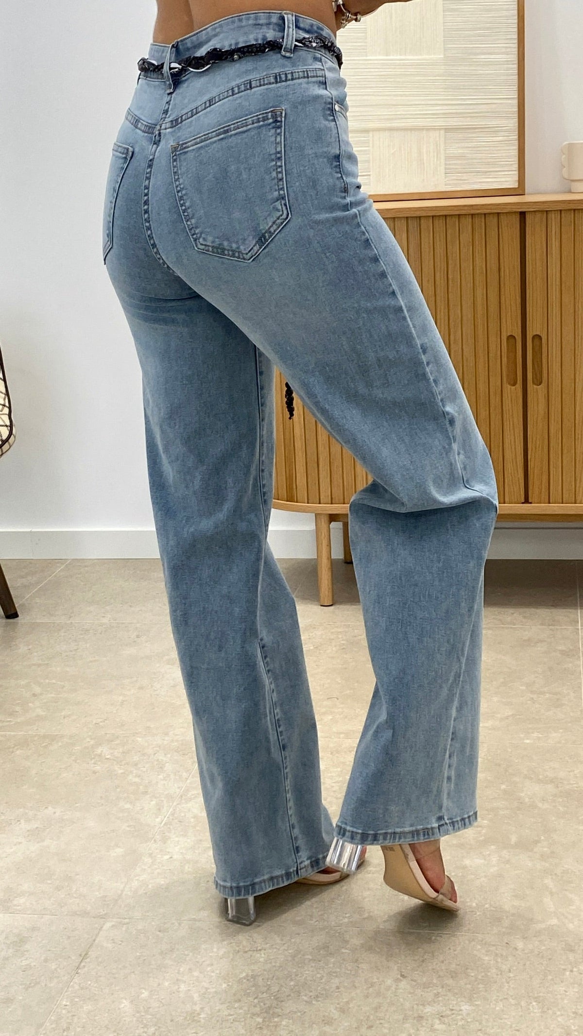 PANTALÓN DENIM + CINTURÓN BANDANA