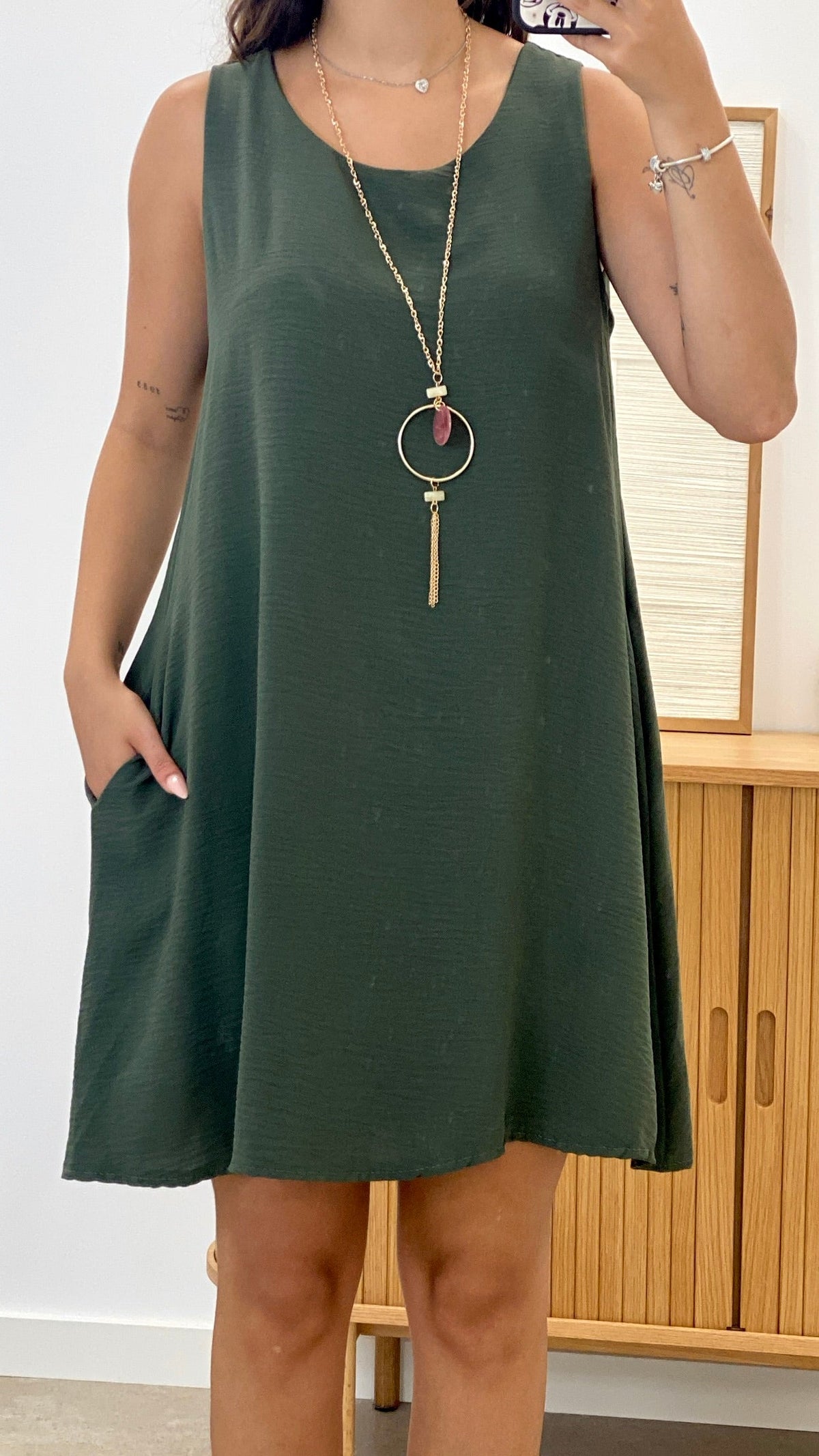 VESTIDO CORTO SIN MANGAS CON COLLAR