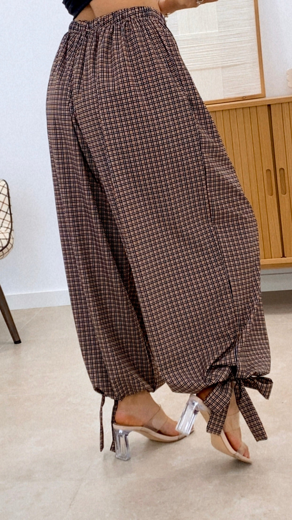 PANTALÓN BAJO LAZO CUADRITOS