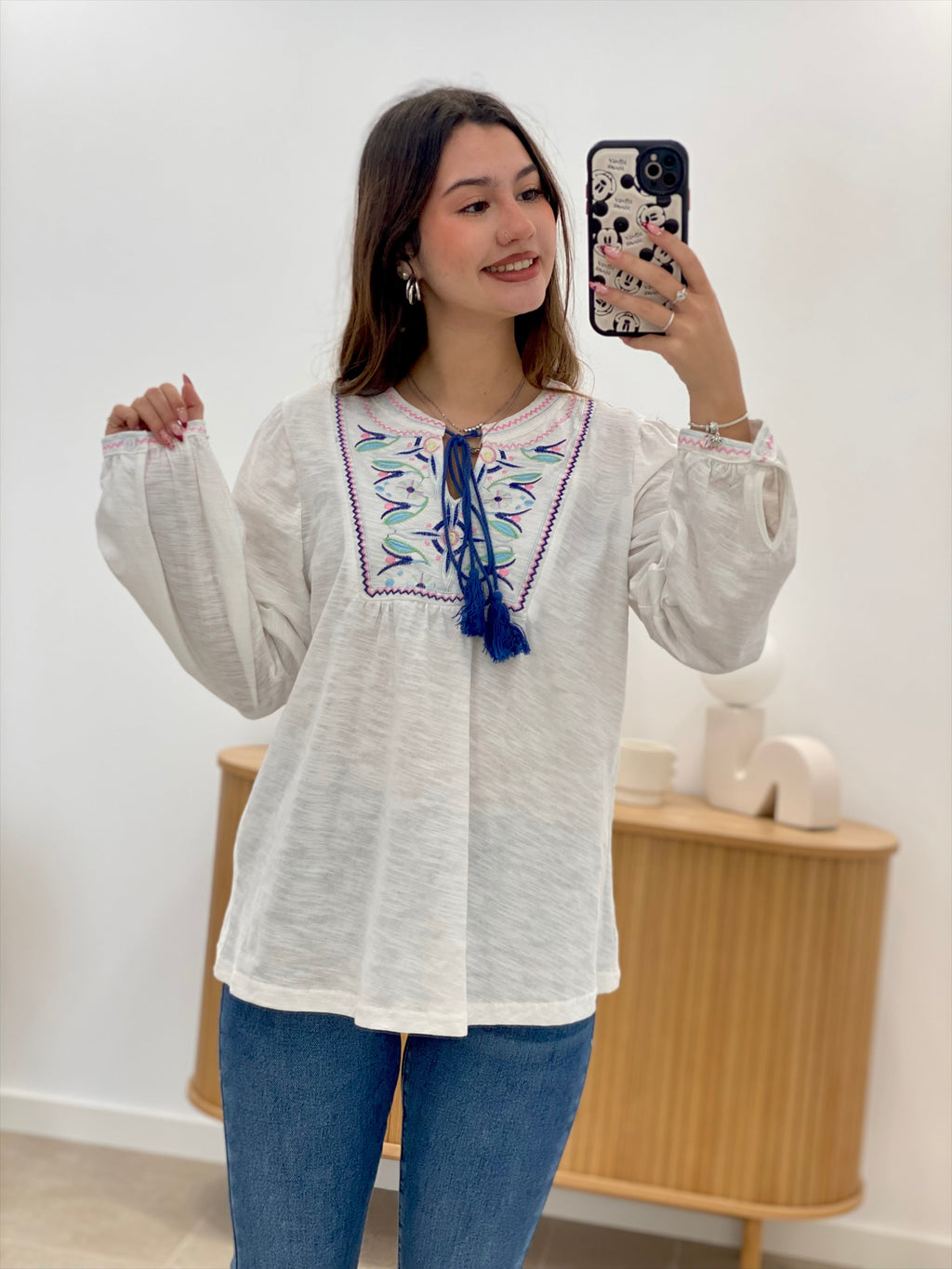 BLUSA BORDADA AZUL Y ROSA