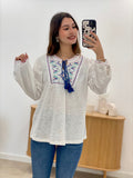 BLUSA BORDADA AZUL Y ROSA