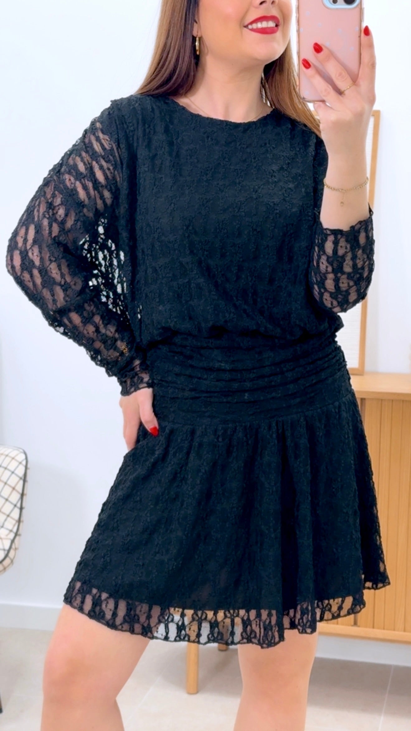 VESTIDO CORTO CALADO CON FORRO