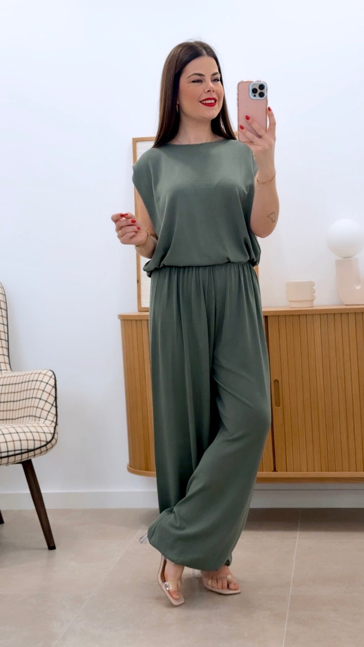 CONJUNTO DE CAMISETA Y PANTALÓN ENGOMADOS