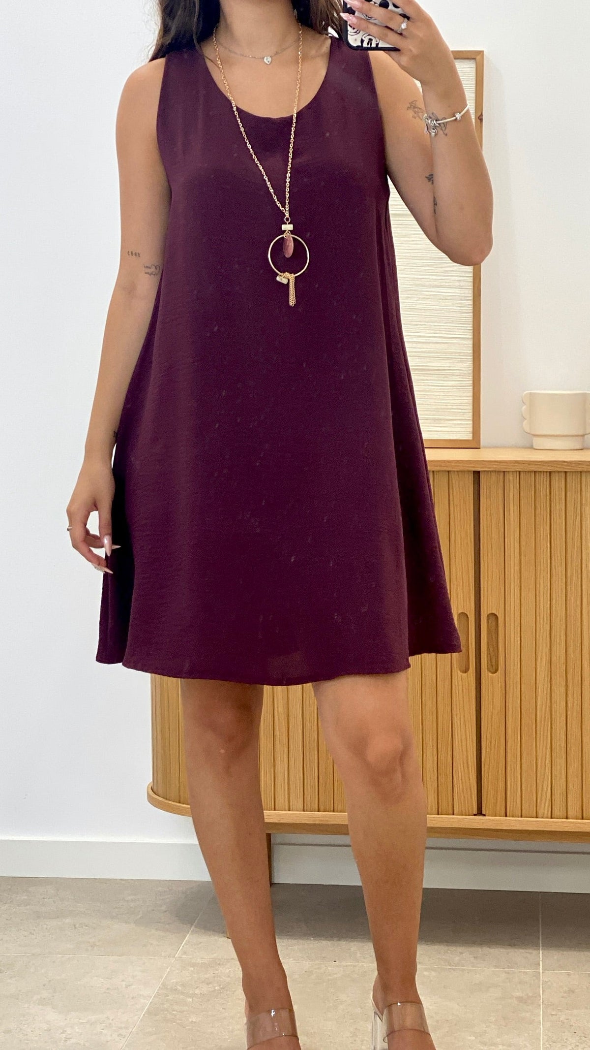 VESTIDO CORTO SIN MANGAS CON COLLAR