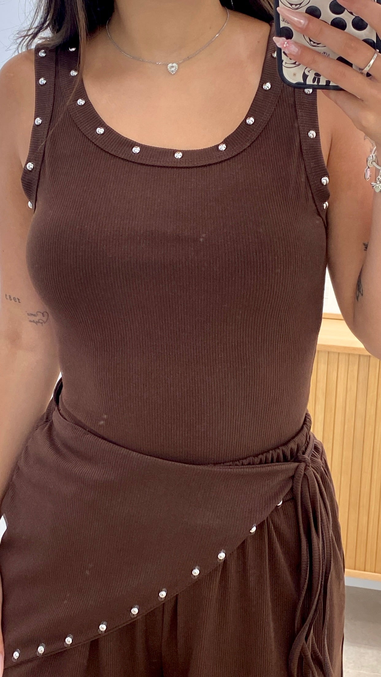 CONJUNTO CAMISETA Y PANTALÓN CON PAÑUELO TACHAS