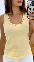 CAMISETA  UNICOLOR TIRANTE Y TACHAS