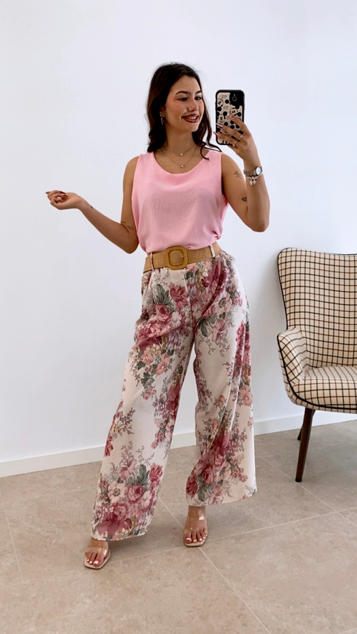 PANTALÓN FLORAL CON CINTURÓN RAFIA