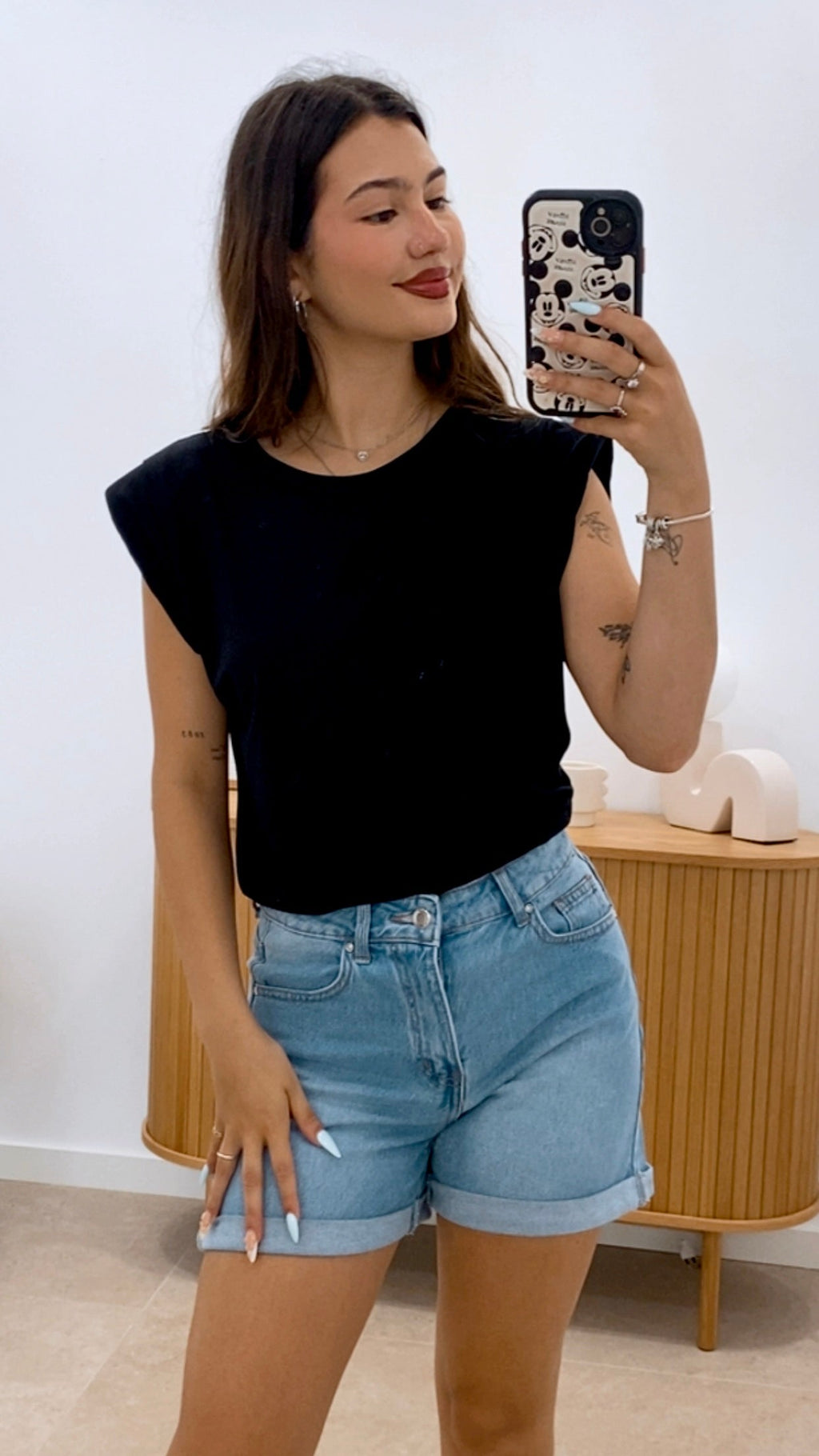 CAMISETA LISA HOMBRERAS
