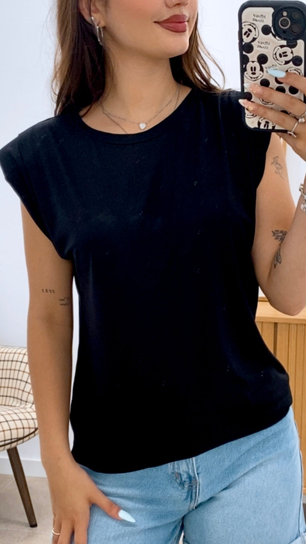 CAMISETA LISA HOMBRERAS