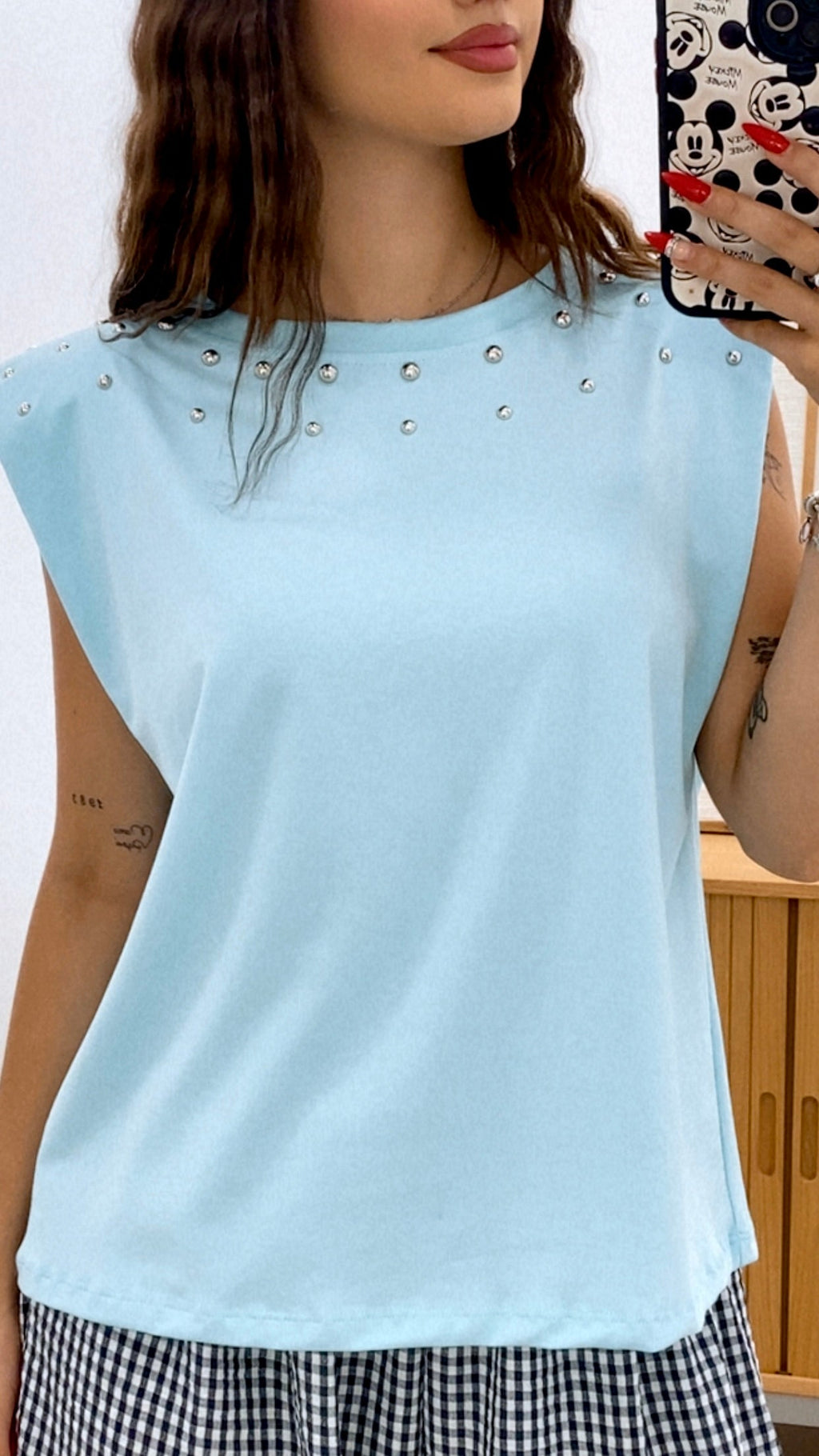 CAMISETA HOMBRERAS Y TACHAS