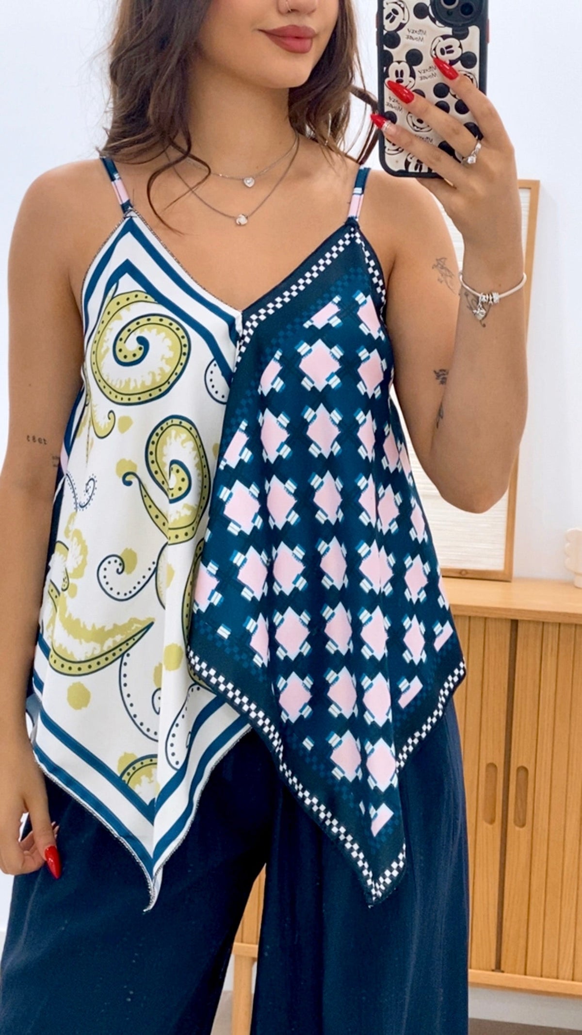 TOP ASIMÉTRICO ESTAMPADO Y TIRANTES