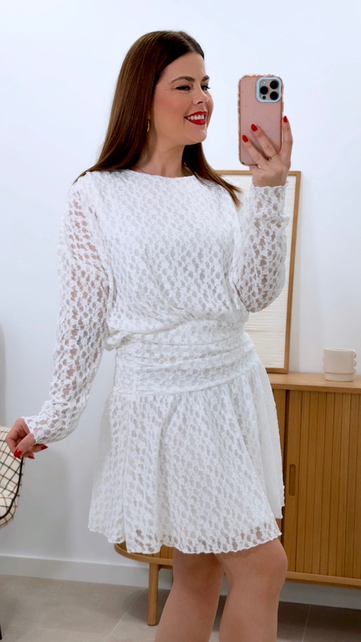 VESTIDO CORTO CALADO CON FORRO