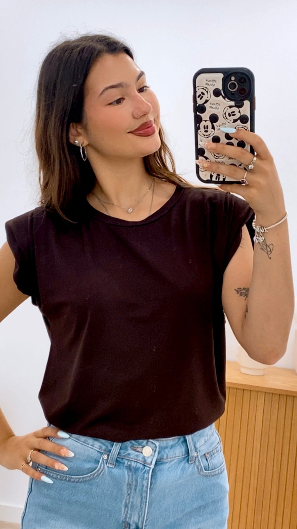 CAMISETA LISA HOMBRERAS